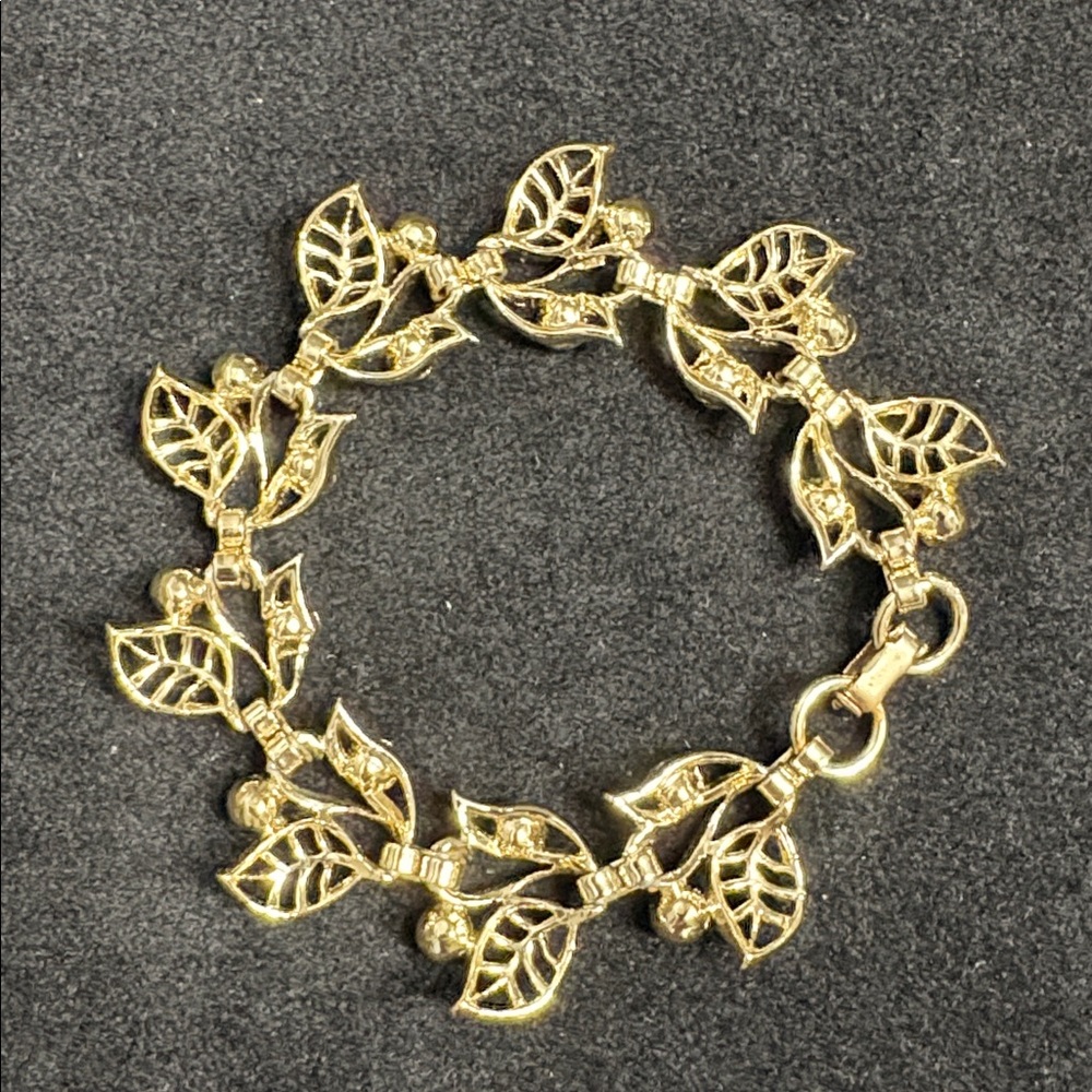 Vintage Gold Leaf and Pearl Bracelet featuring faux pearls and clear rhinestones - Picture 4 of 5